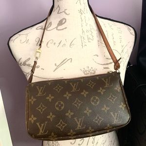 🚨SOLD🚨Louis Vuitton Pochette Accessoires
